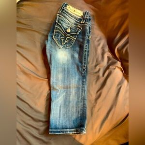 Good condition rock revival capris.